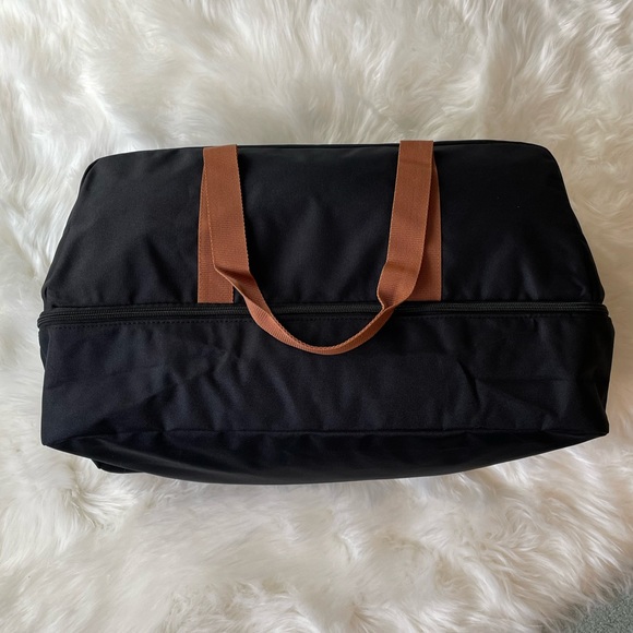 NWT - DSW Weekender - Picture 11 of 16